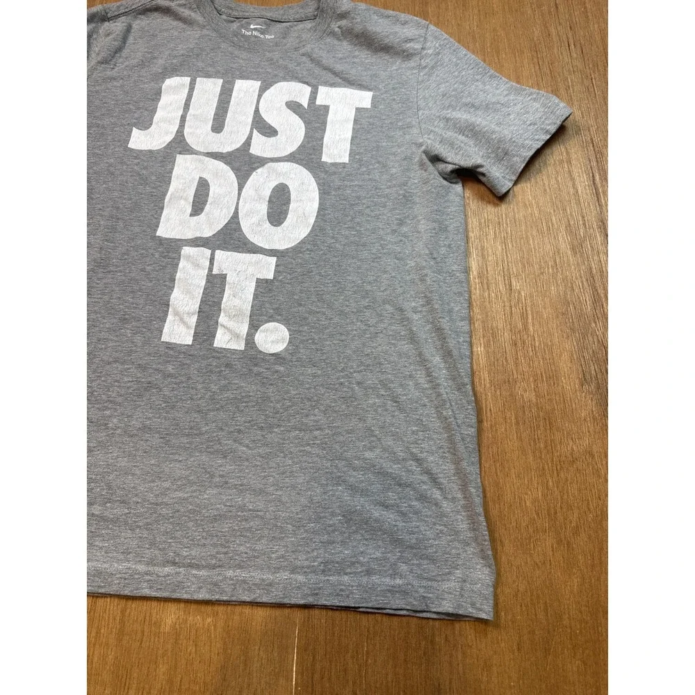 Nike Mens Just Do It Graphic T-Shirt Gray Heather Short Sleeve Crew Neck Size M